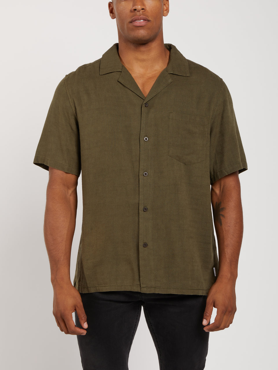 banks_journal_brighton_ss_woven_army_green